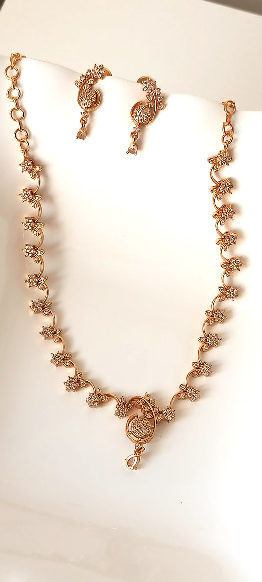 Daisy Delight Floral Gold Necklace Set