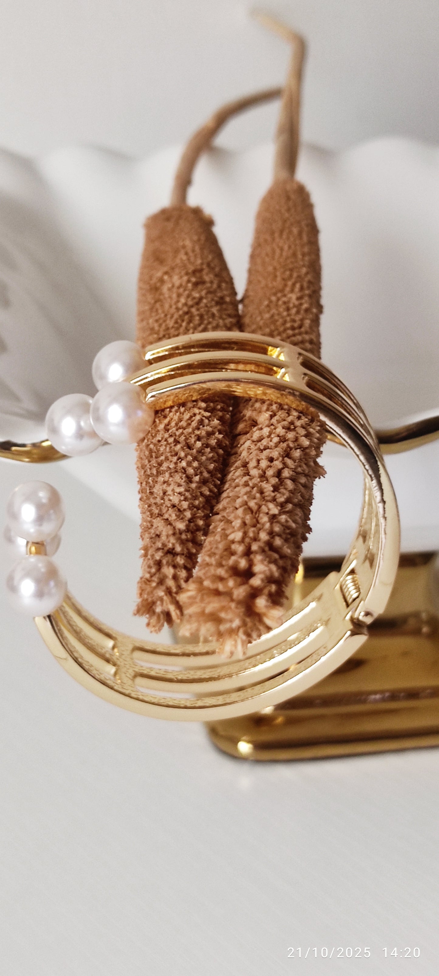 Elegant Gold-Plated Adjustable Pearl Bracelet – Modern Statement Jewellery
