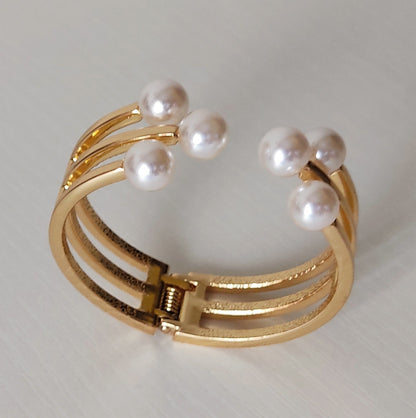 Elegant Gold-Plated Adjustable Pearl Bracelet – Modern Statement Jewellery