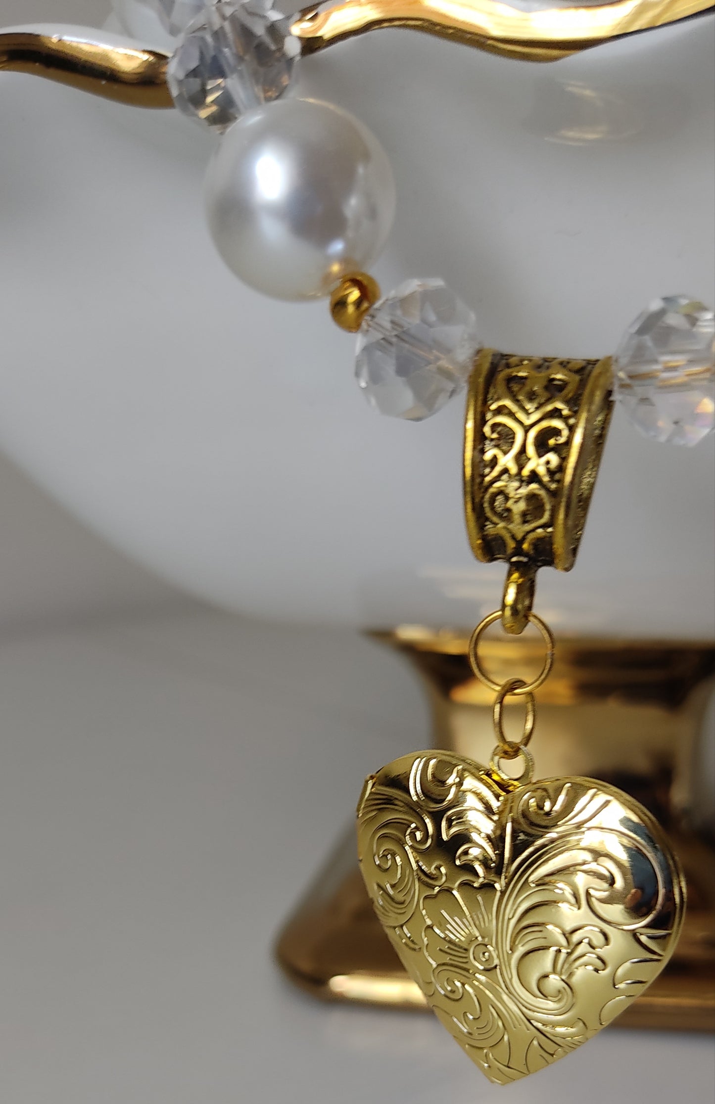 Elegant Pearl Heart Locket Necklace Set – 18K Gold Tone