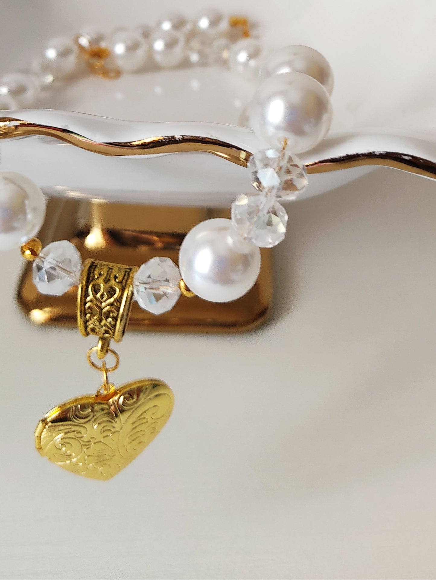 Elegant Pearl Heart Locket Necklace Set – 18K Gold Tone