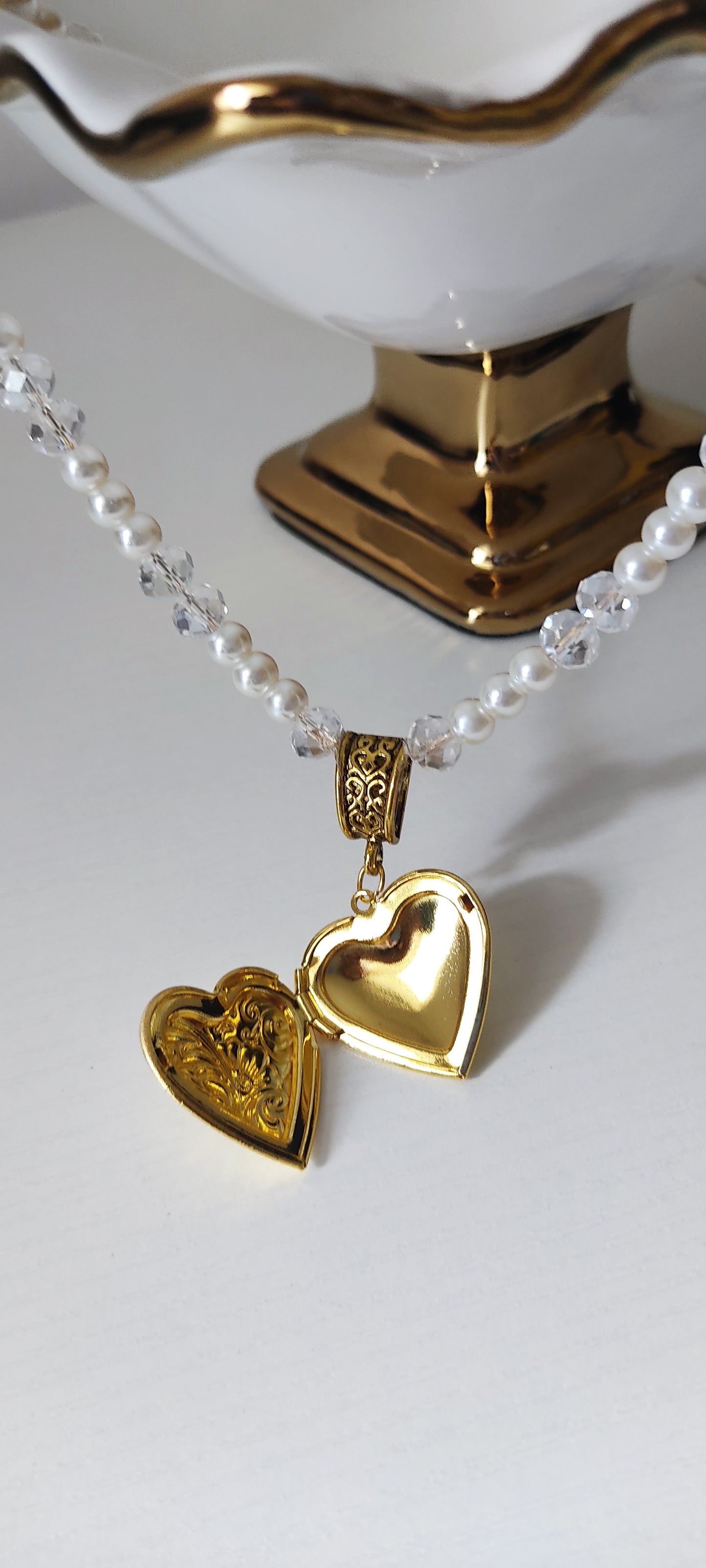 Elegant Pearl Crystal Heart Locket Necklace – 18K Gold Tone