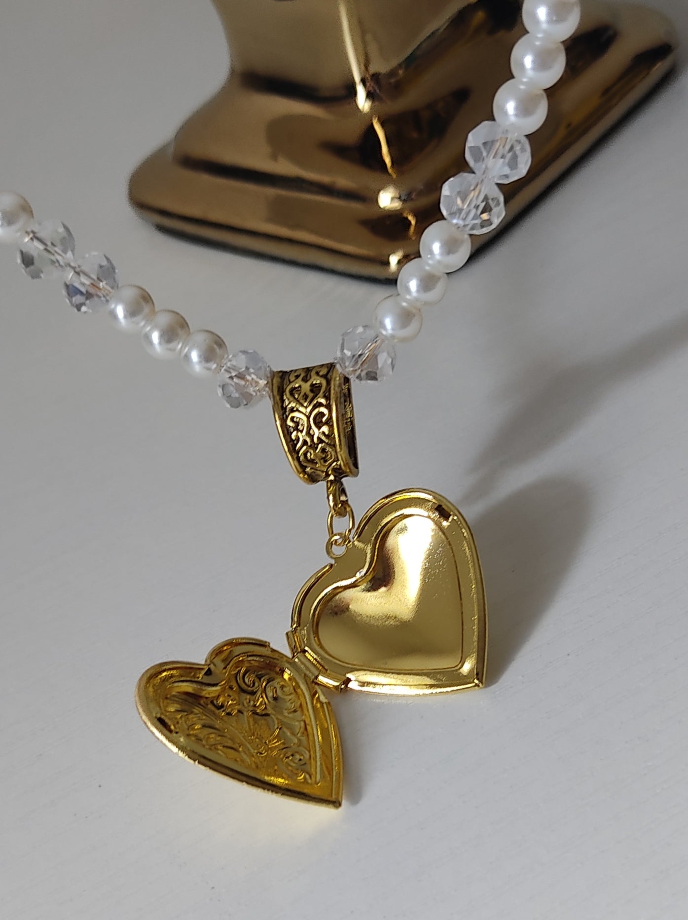 Elegant Pearl Crystal Heart Locket Necklace – 18K Gold Tone