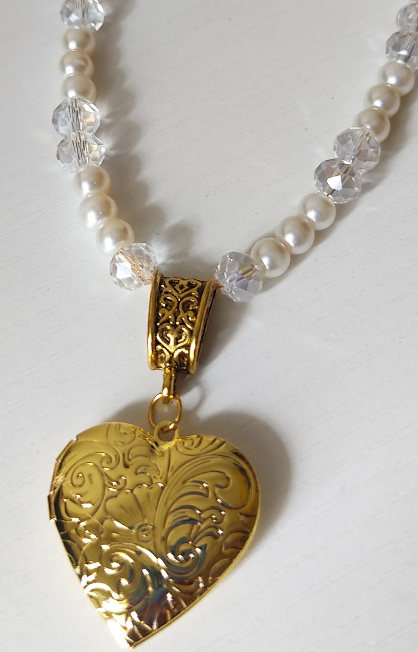 Elegant Pearl Crystal Heart Locket Necklace – 18K Gold Tone