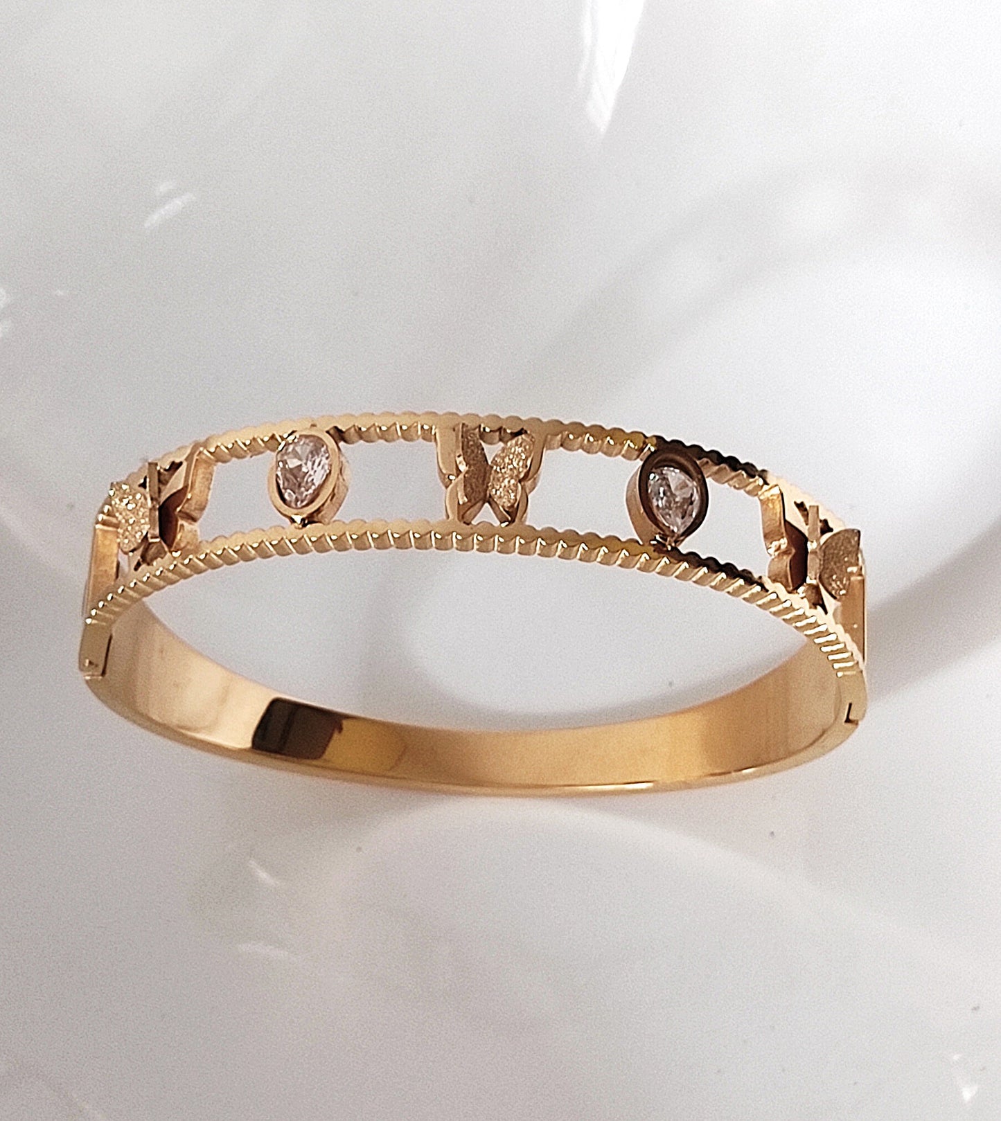 Butterfly Motif Gold-Plated Open Bangle Bracelet – Elegant Crystal Accents