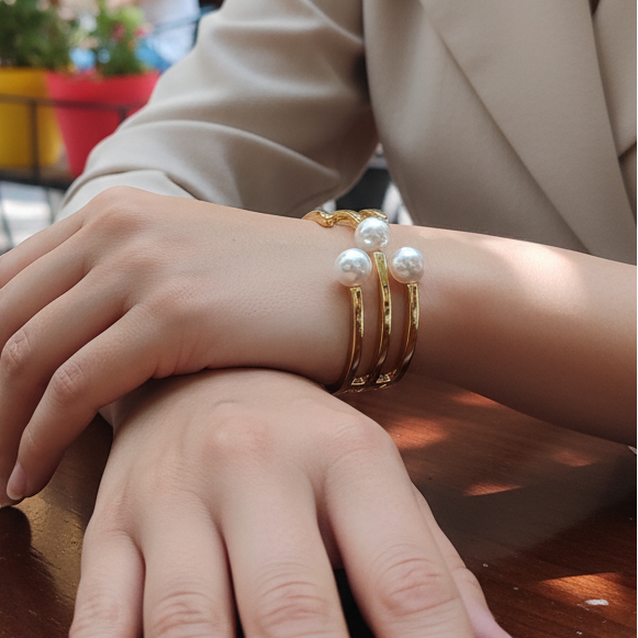 Elegant Gold-Plated Adjustable Pearl Bracelet – Modern Statement Jewellery