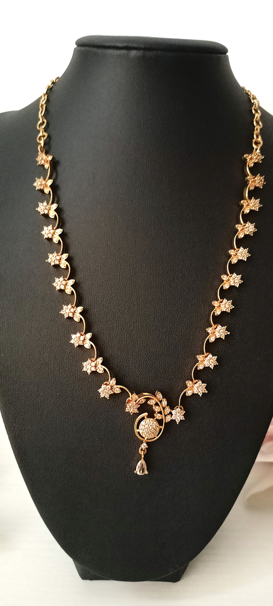 Daisy Delight Floral Gold Necklace Set
