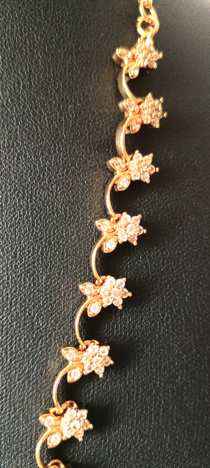 Daisy Delight Floral Gold Necklace Set