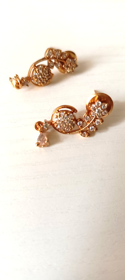 Daisy Delight Floral Gold Necklace Set