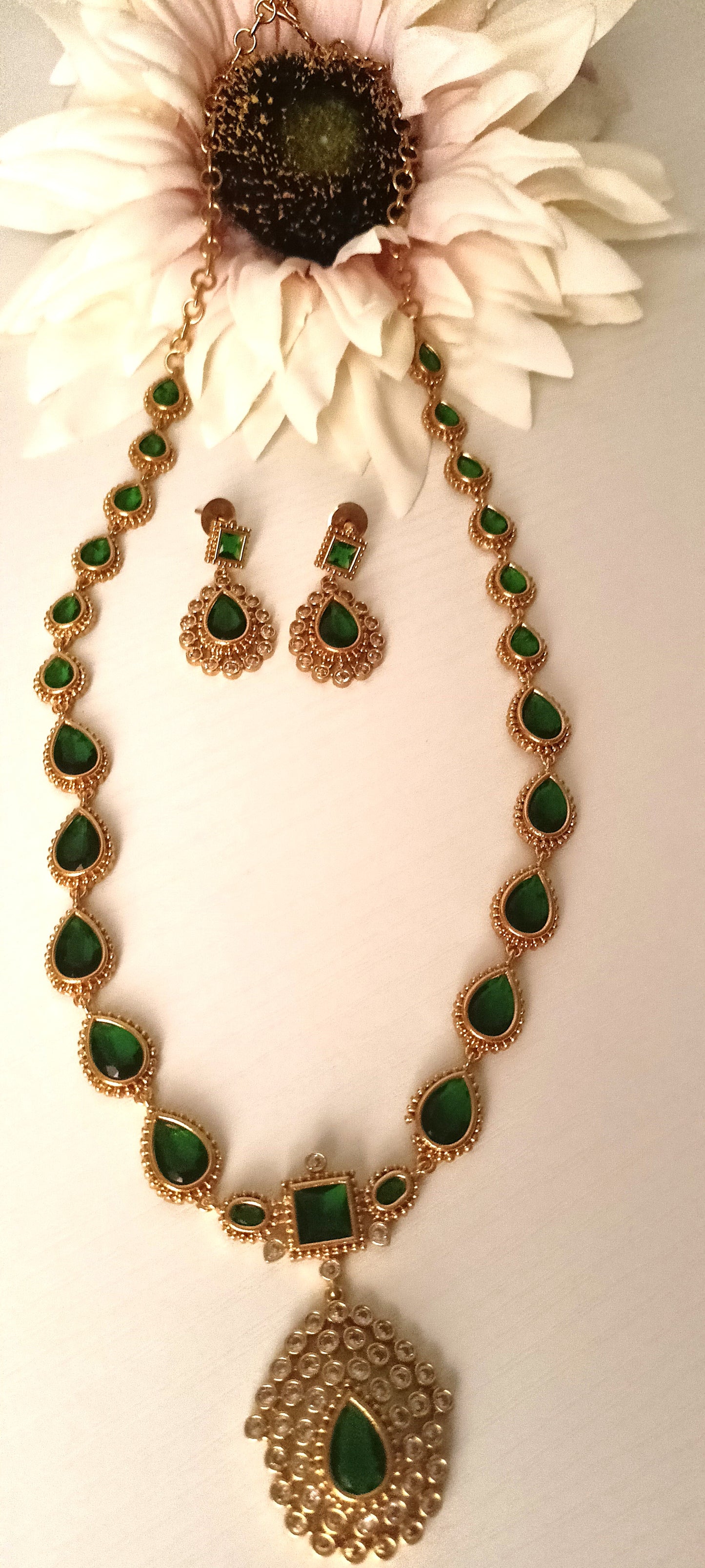 Elegant Green Stone Necklace Set with Earrings