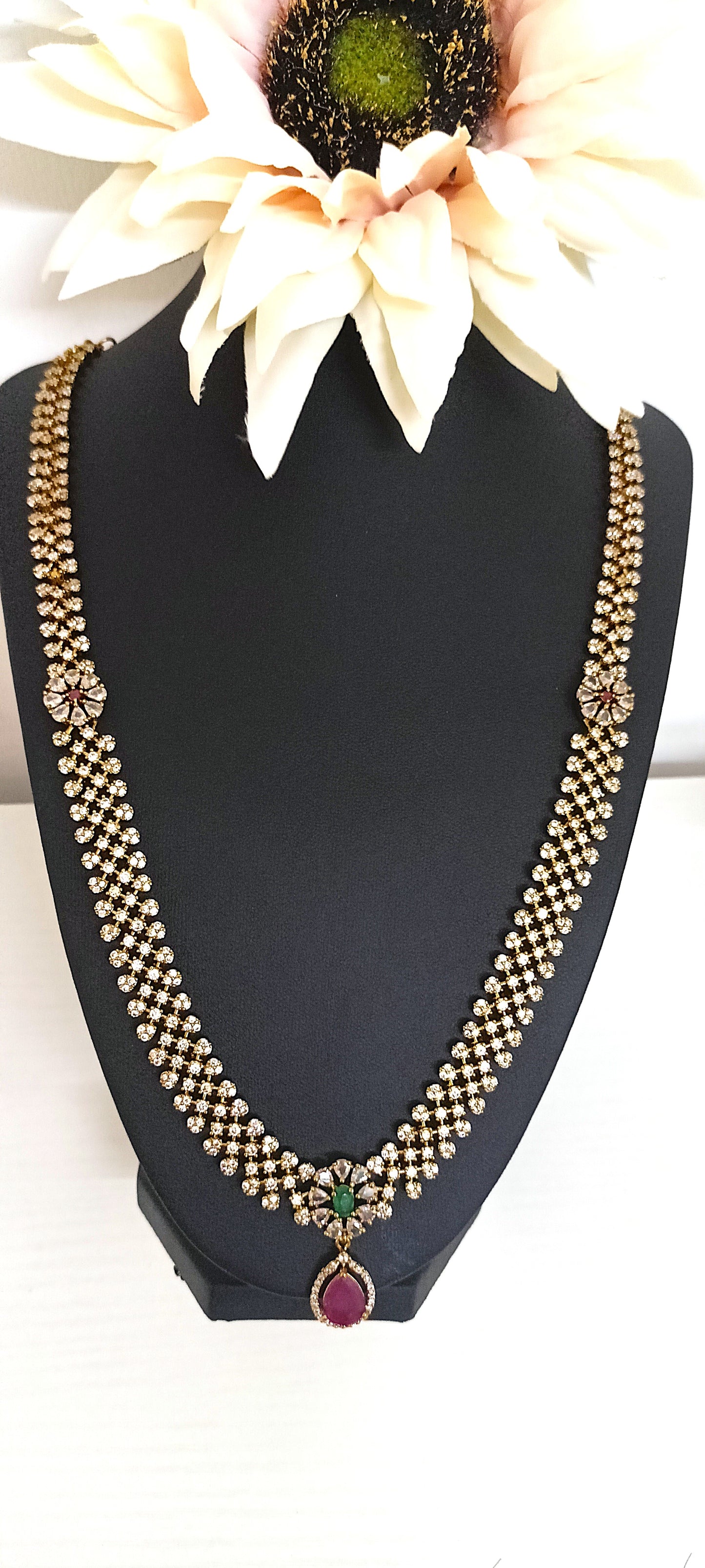Classic Royal Necklace Set with Green & Pink Stones