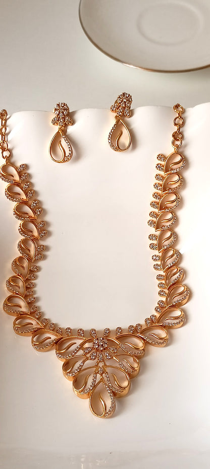 Elegant Paisley Gold-Plated Necklace Set with Matching Earrings