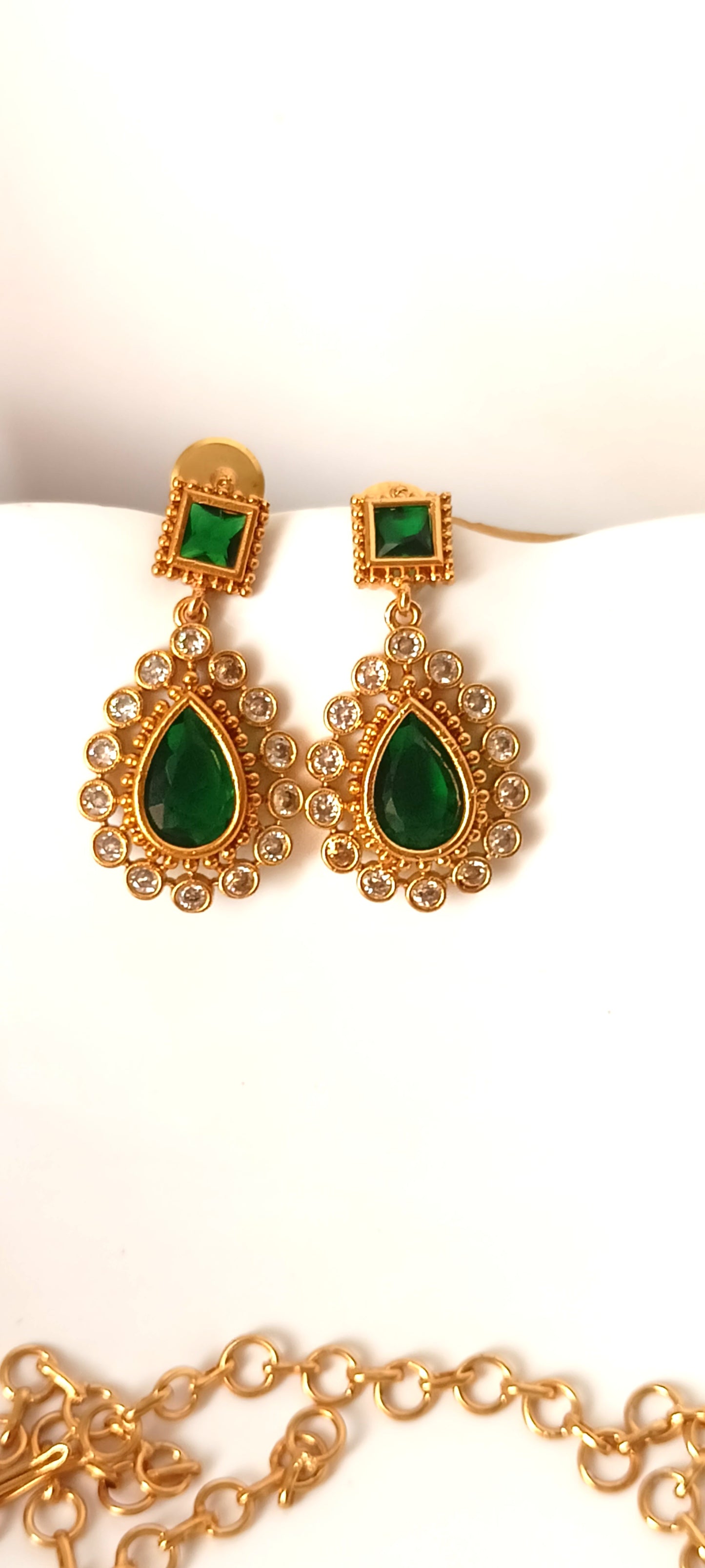 Elegant Green Stone Necklace Set with Earrings