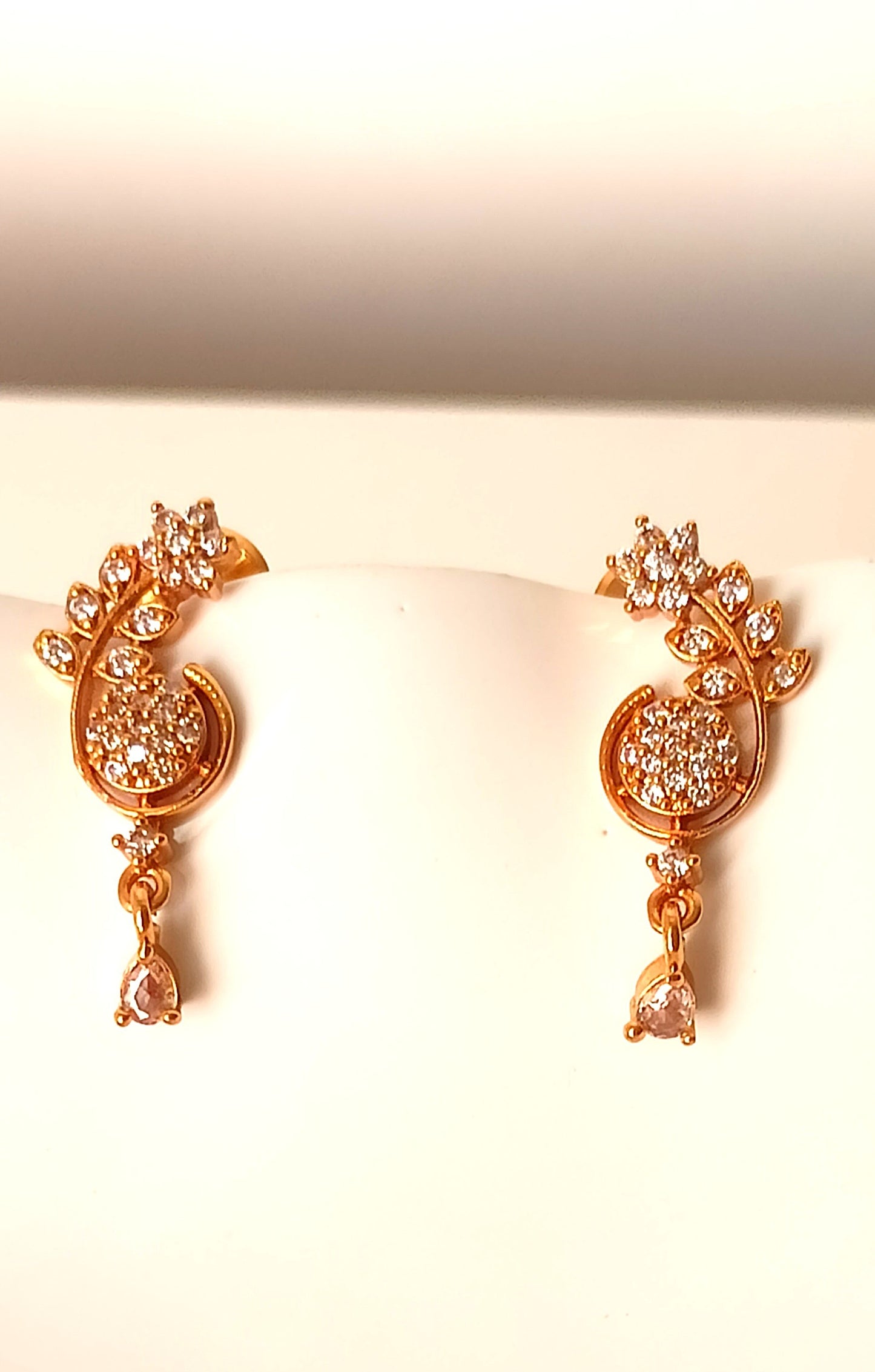 Daisy Delight Floral Gold Necklace Set