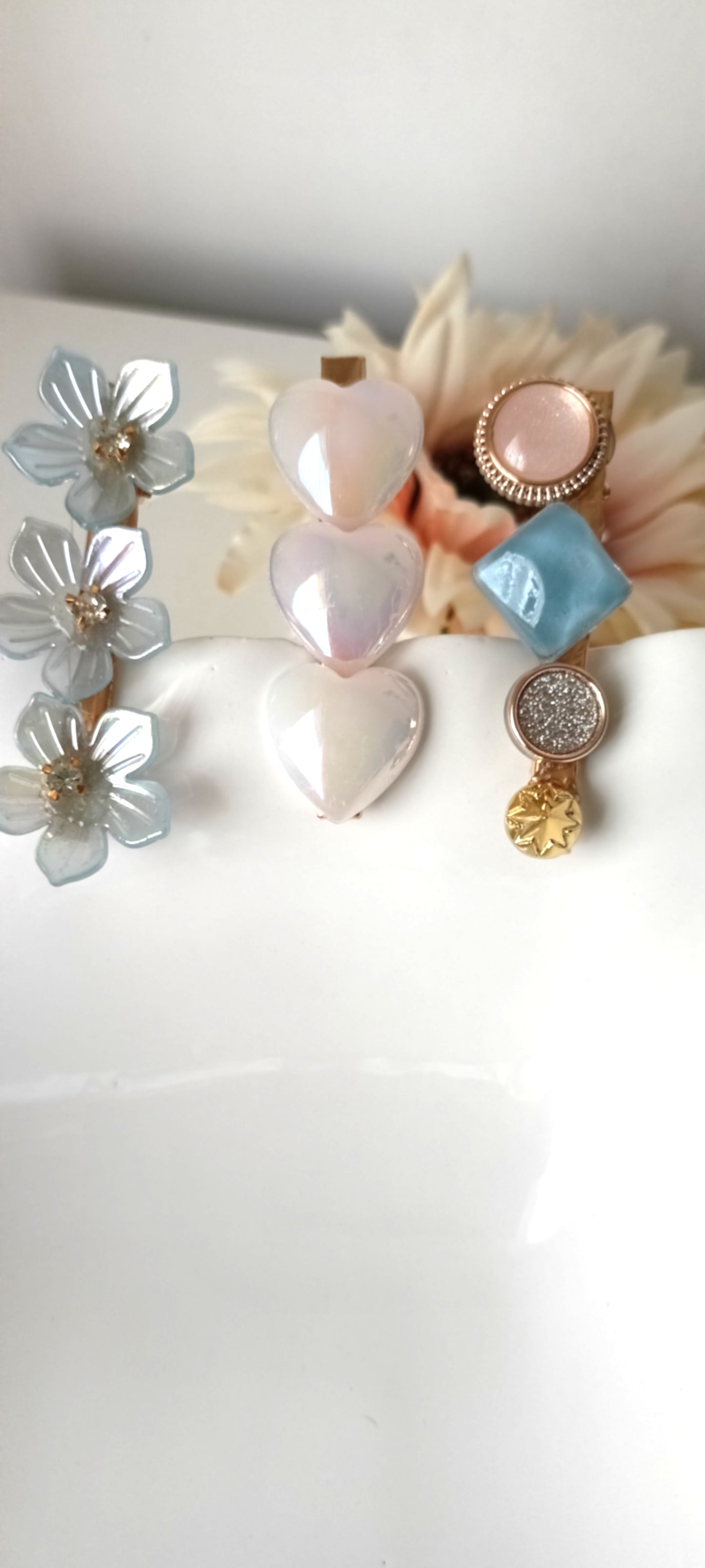 Heart & Crystal Flower Hair Clip Set – Pastel Blue & Pearl