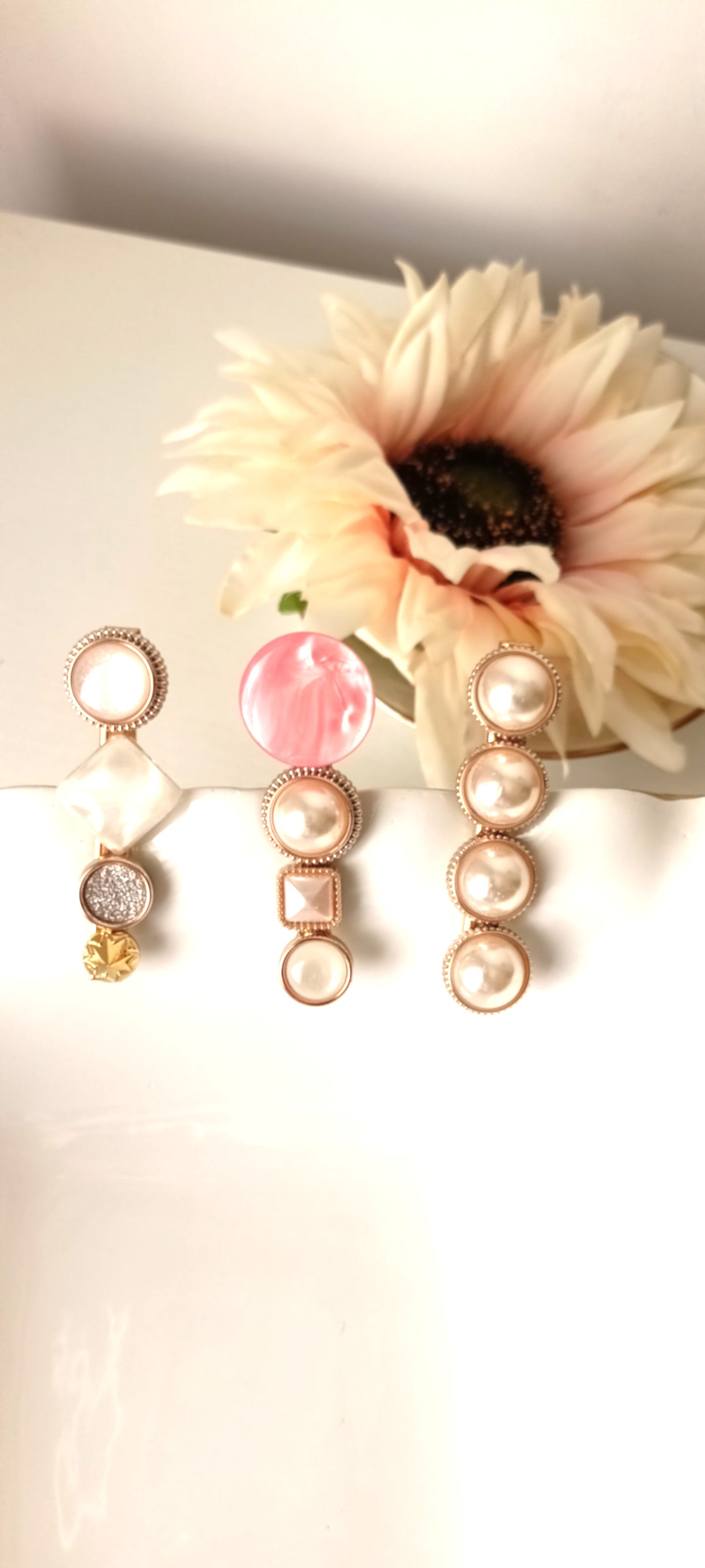 Elegant Pearl & Pink Accent Hair Clip Set – Vintage Glam Collection