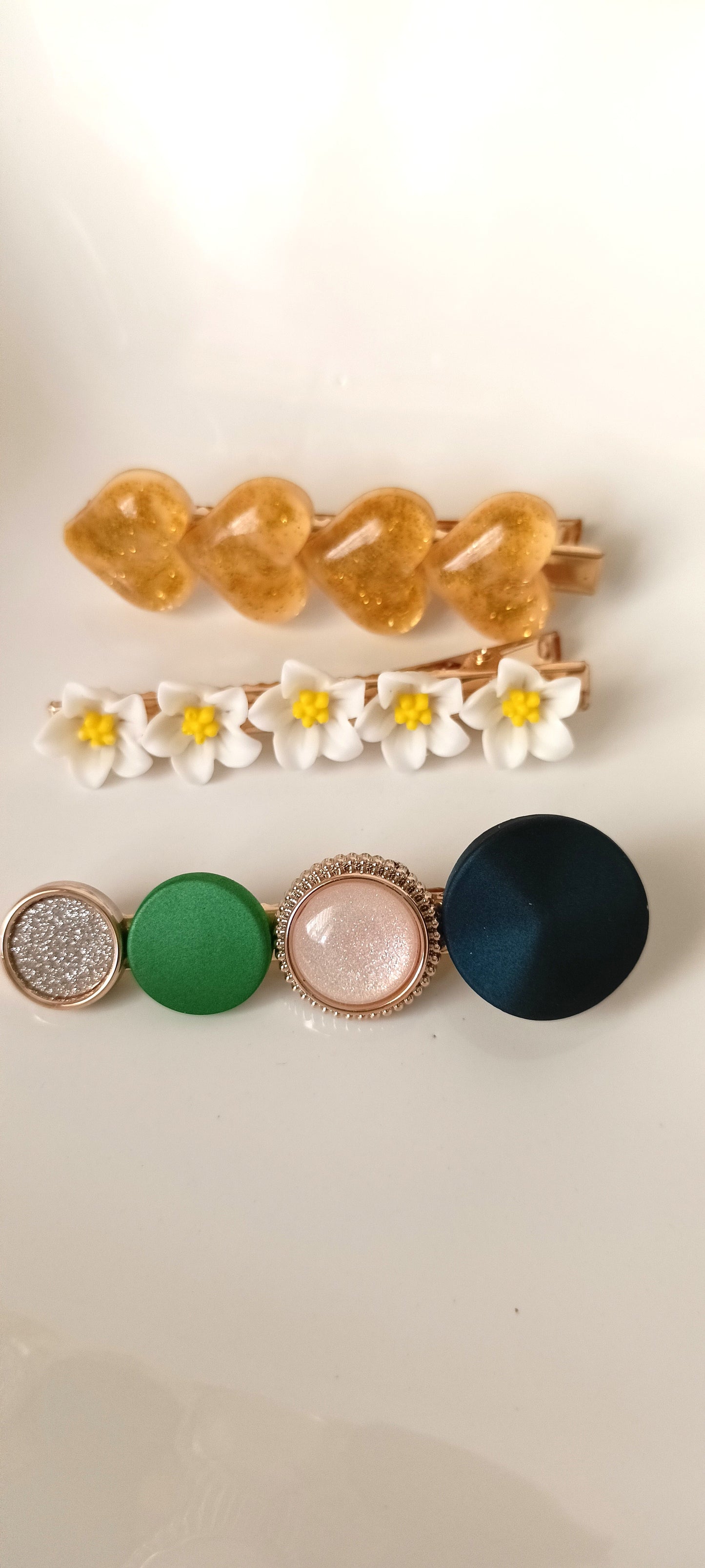 Golden Glitter Heart & Daisy Flower Hair Clip Set – Cheerful Pop Edition