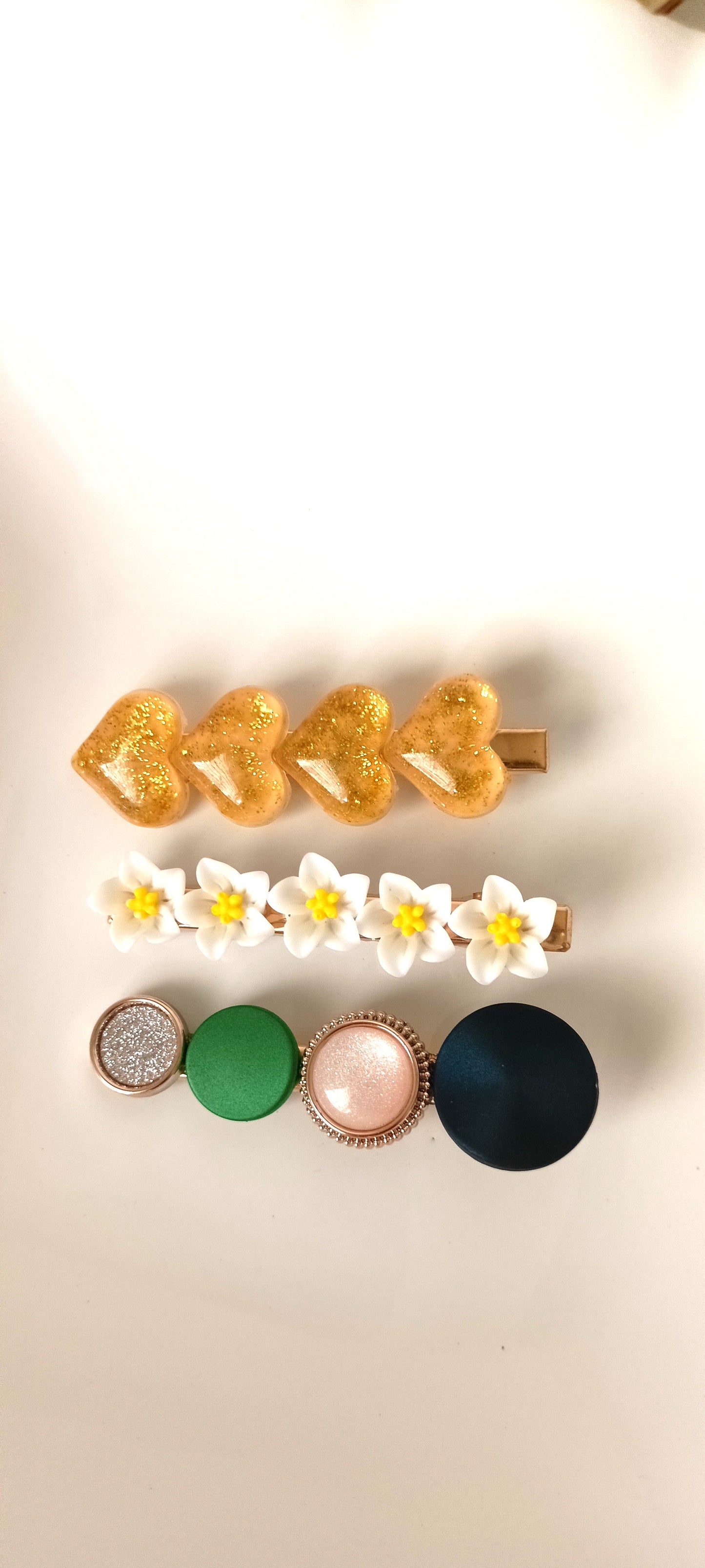 Golden Glitter Heart & Daisy Flower Hair Clip Set – Cheerful Pop Edition