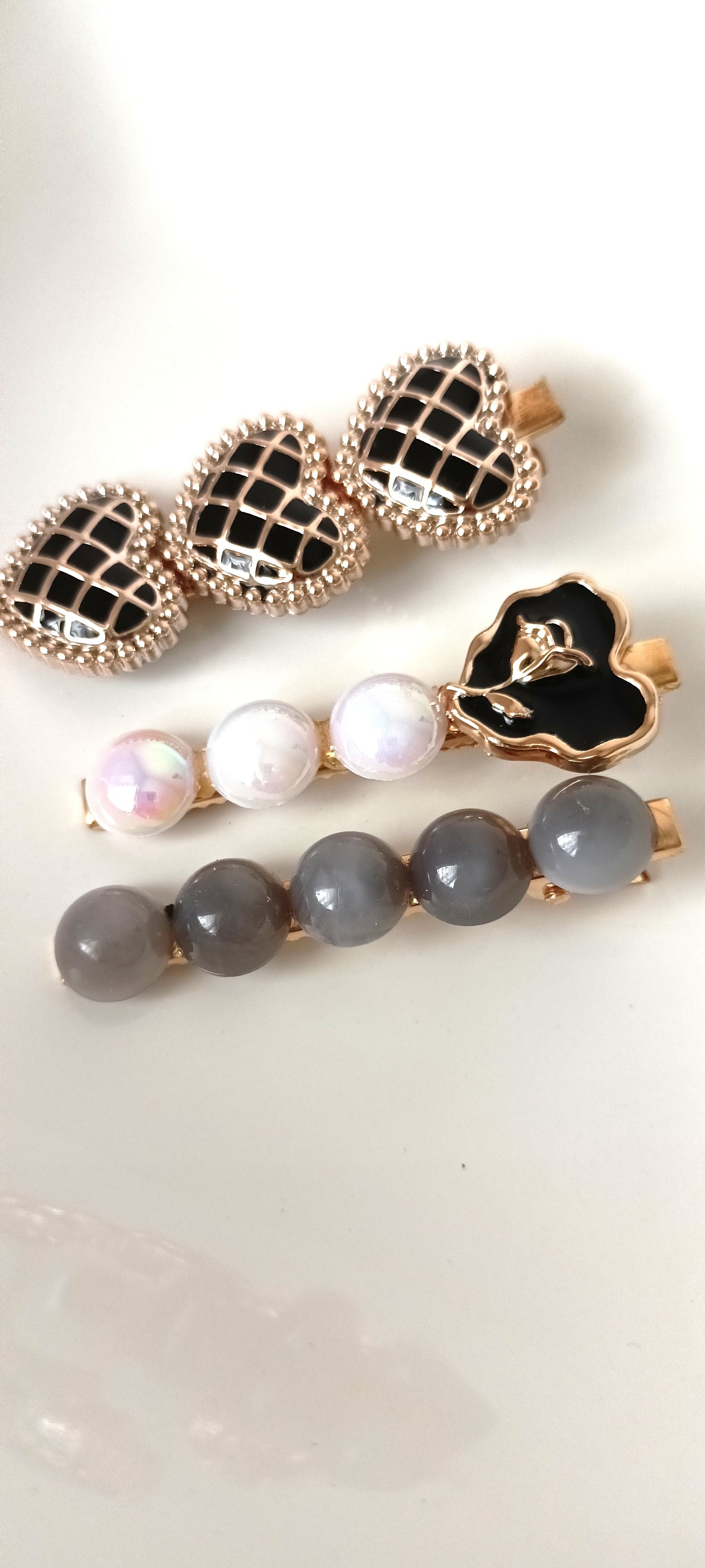 Edgy Grid Heart & Monochrome Bead Hair Clip Set – Black + Grey Statement