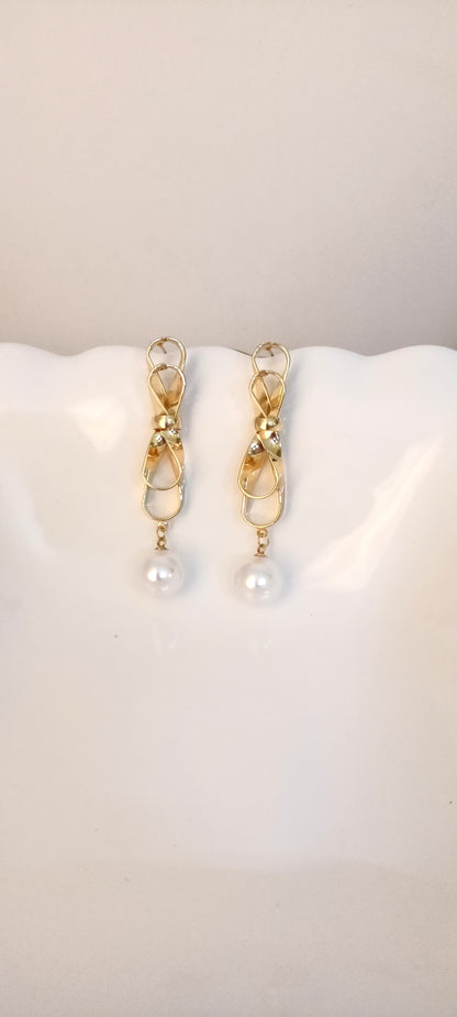 Gold Ribbon Loop Drop Earrings with Pearl (L-6.5 cm)