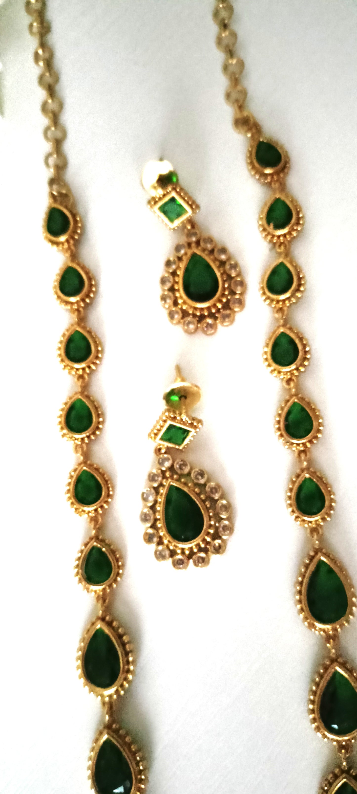 Elegant Green Stone Necklace Set with Earrings