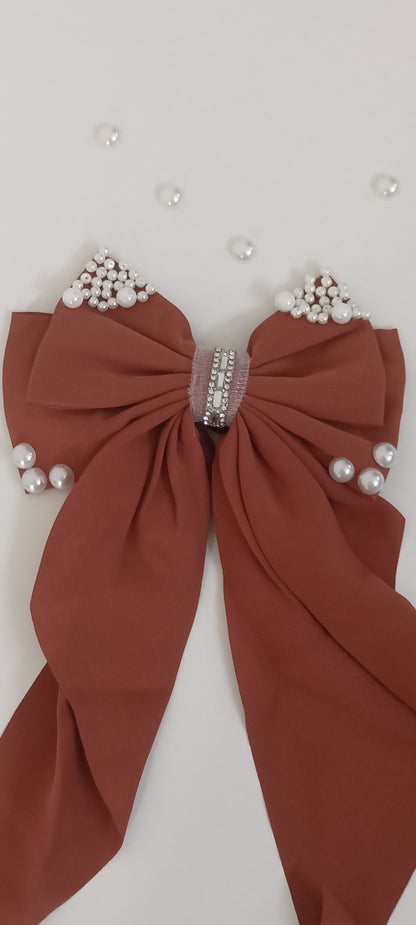 Elegant Pearl-Embellished Bow Hair Band