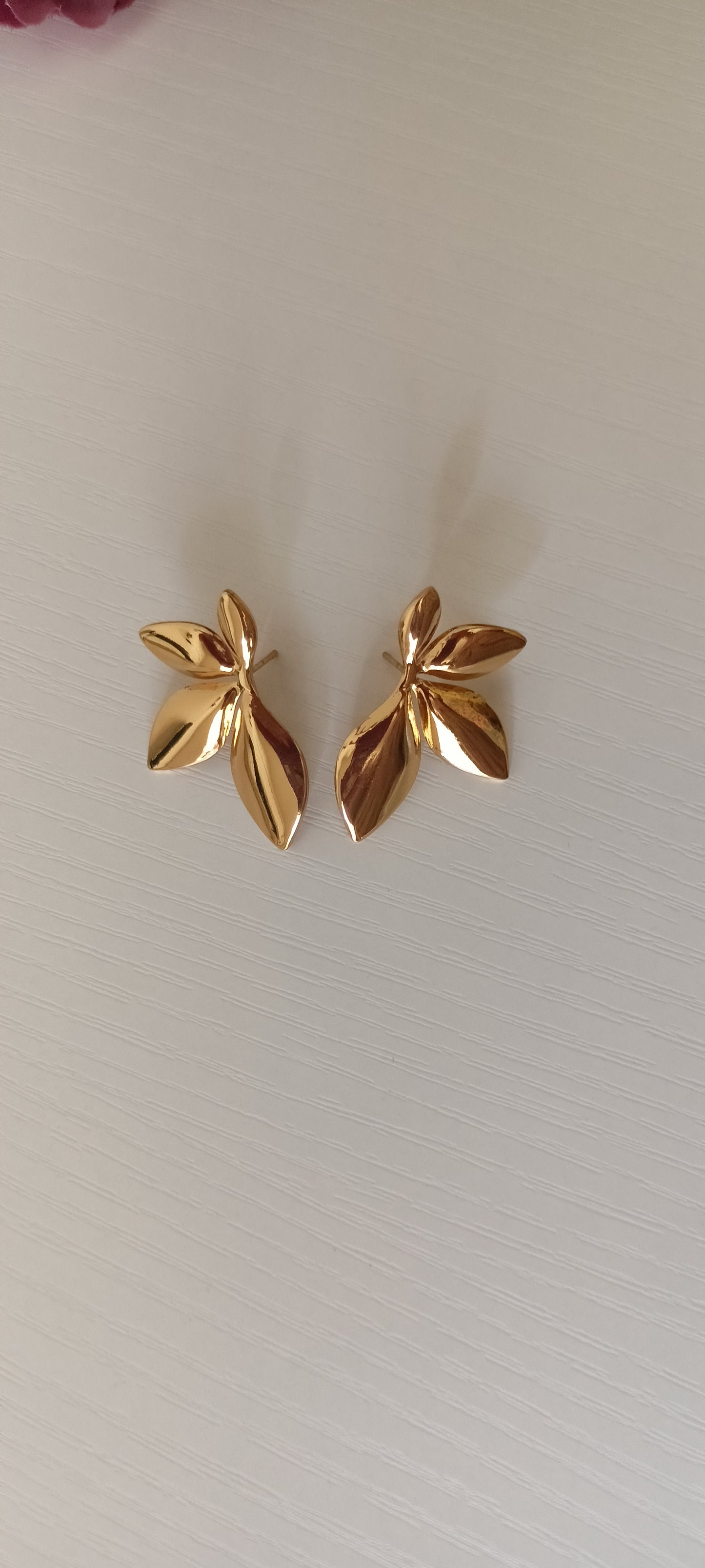 Elegant Leaf Design Gold-Tone Stud Earrings