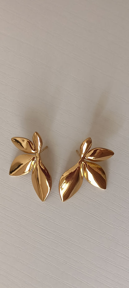 Elegant Leaf Design Gold-Tone Stud Earrings