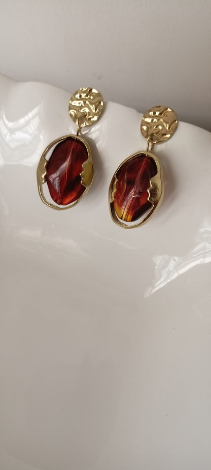 Artistic Profile Gold Drop Earrings with Amber-Tone Acrylic