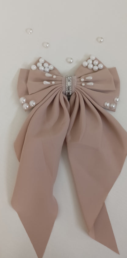 Elegant Pearl-Embellished Bow Hair Band