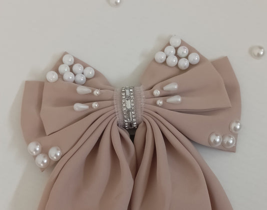Elegant Pearl-Embellished Bow Hair Band