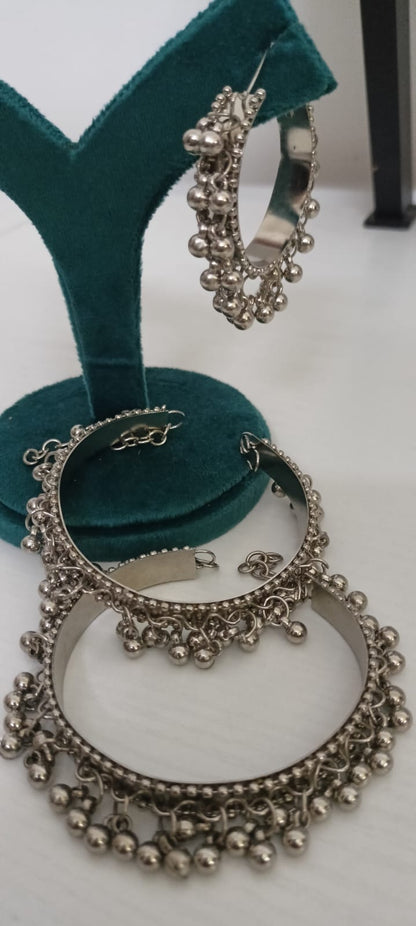 Adjustable Ghungraoo pair of Bangles with Chanbali Earrings